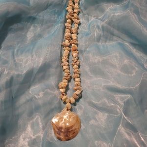 Breathtaking Coral Beaded🪸 Necklace with Mother of pearl Shell ..15 inches..